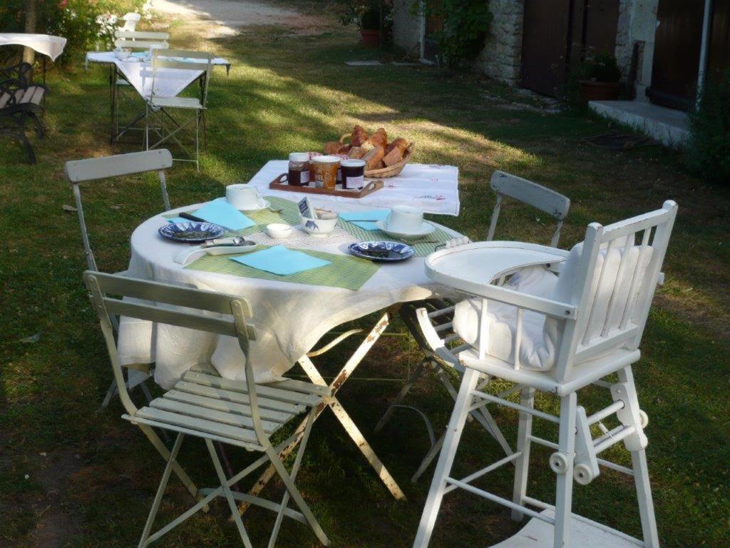 Bed and Breakfast La Thibaude - Livry Livry  Exterior foto